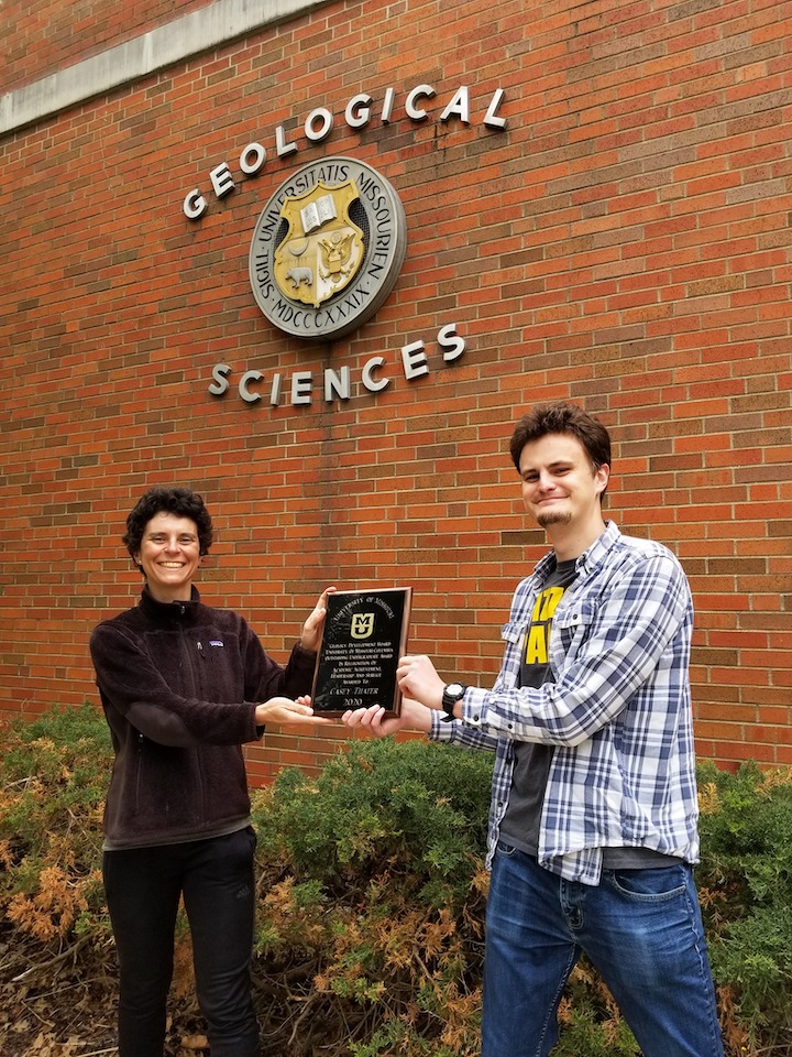 Casey Thater receiving the 2020 Geology Development Board Outstanding Undergraduate Award