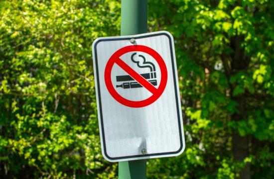 A photo of a no e-cigarette sign